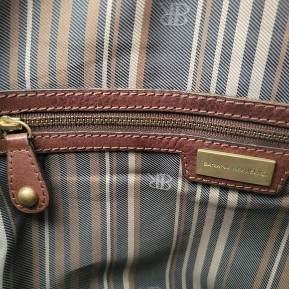 Banana Republic Brown Leather purse/bag. - Picture 6 of 9